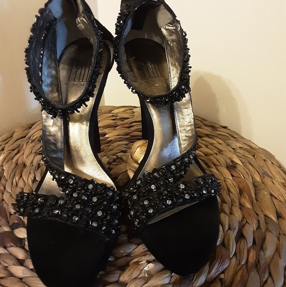 Pelle Moda Suede Sandals